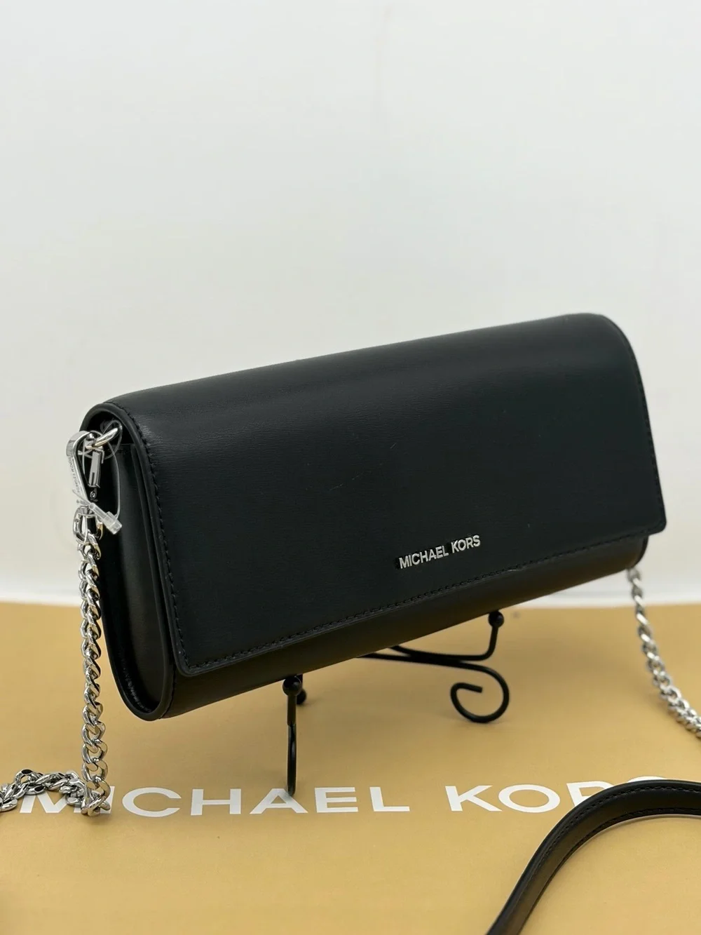 Michael Kors Jet Set Travel Leather Clutch Crossbody Wallet on chain